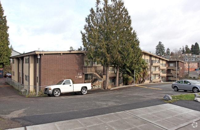 Primary Photo - Fontanelle Apartments