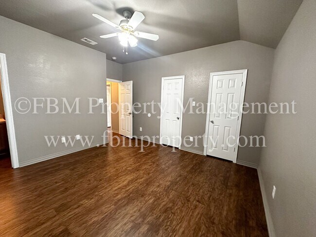 Building Photo - 1510 Drexel Drive - Charming 3 Bedroom, 2 Bathroom Brick Duplex in Waxahachie, TX!