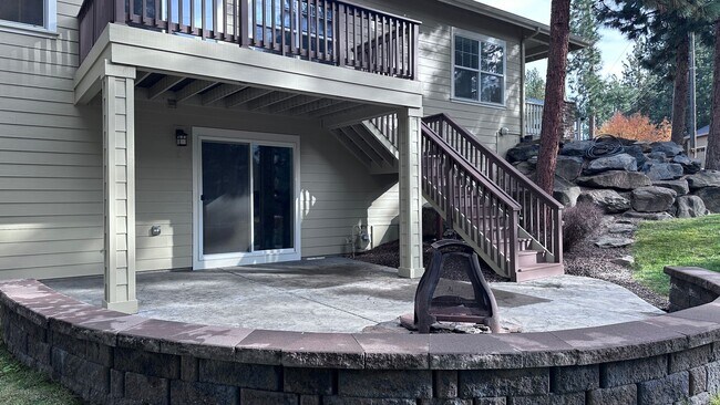 Building Photo - Sign your lease by December 31st and enjoy a $1,000 rent discount applied at move-in!