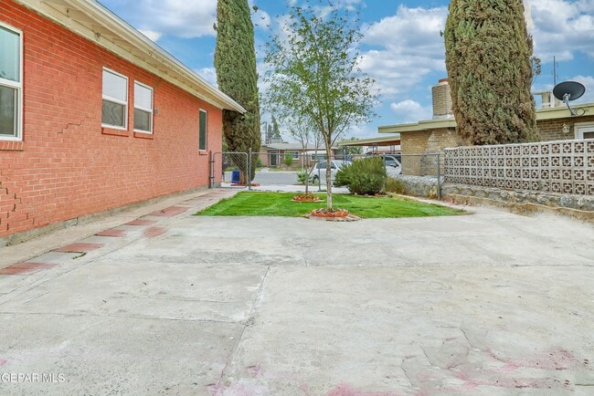 Building Photo - 4309 Mobile Ave