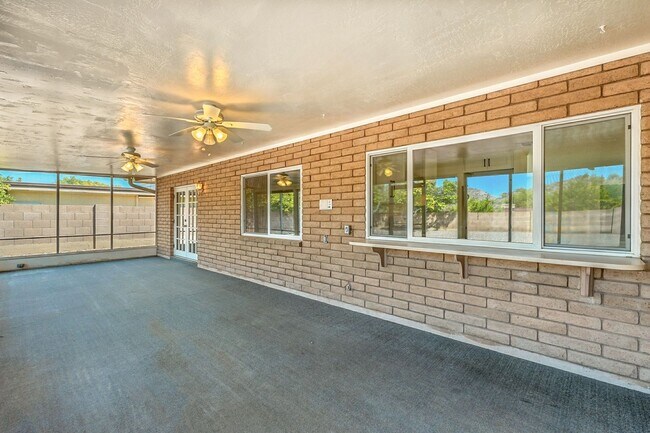 Building Photo - Beautiful 3 bed, 2 bath w/ bonus Room, loc...