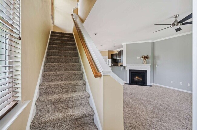 Building Photo - Spacious 3-Bedroom/3.5 Bathroom End-Unit T...