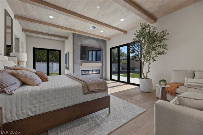 Building Photo - 2401 Driftwood Dr