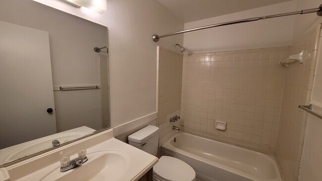 Building Photo - 5808 NW 25th Terrace