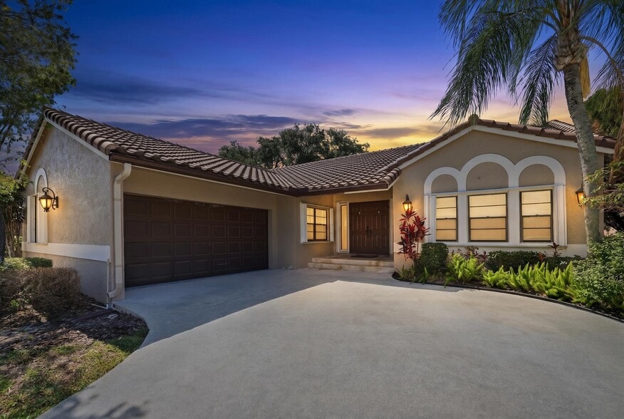 Front of house with 2-car garage - 8555 Eagle Run Dr