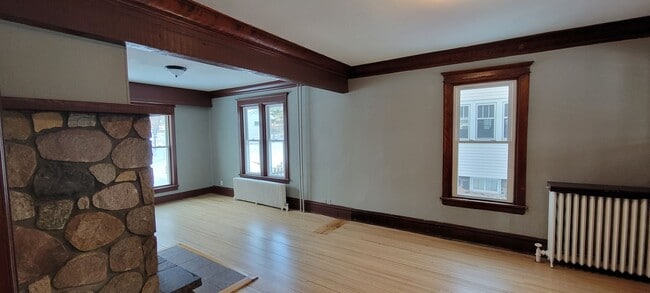 Building Photo - AVAILABLE NOW - 4 Bedroom with garage