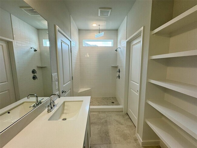 Building Photo - 2200 Grenache Dr
