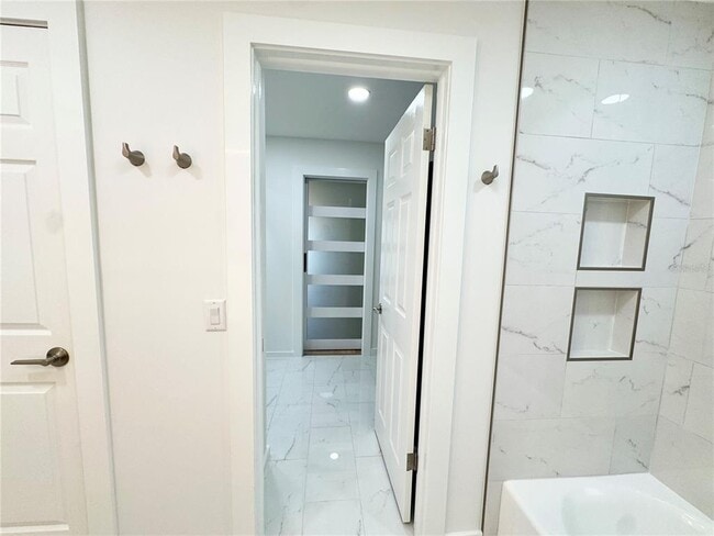 Building Photo - 9205 Tudor Dr