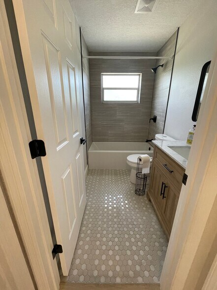 Building Photo - 23811 Sunset View