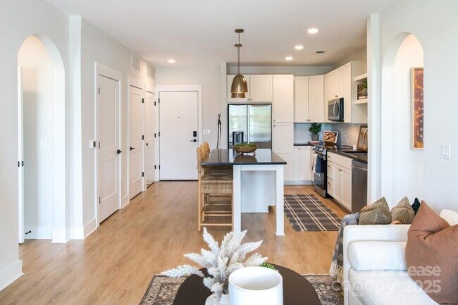 Building Photo - 6010 Jasmine Ln