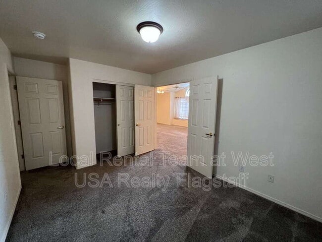 Building Photo - 6087 E Mountain Oaks Dr