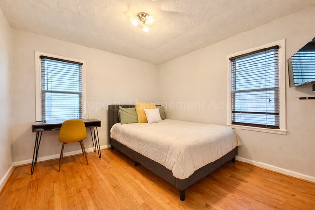 Building Photo - Bright and Renovated Near Downtown Royal Oak