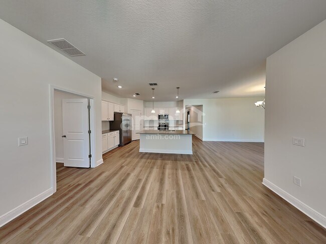 Building Photo - 1074 Heavenly Dr