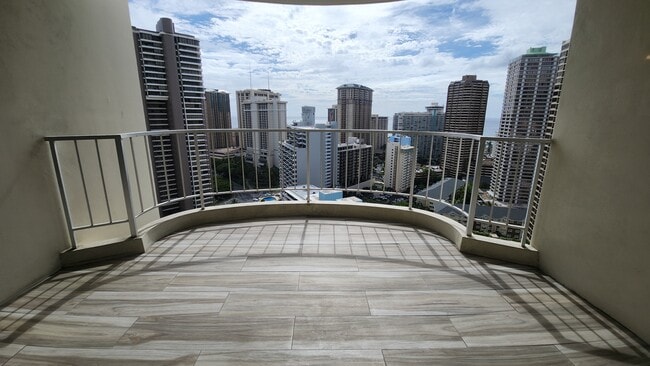 Building Photo - 469 Ena Rd