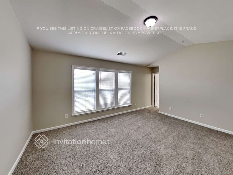 Building Photo - 320 Balaban Cir