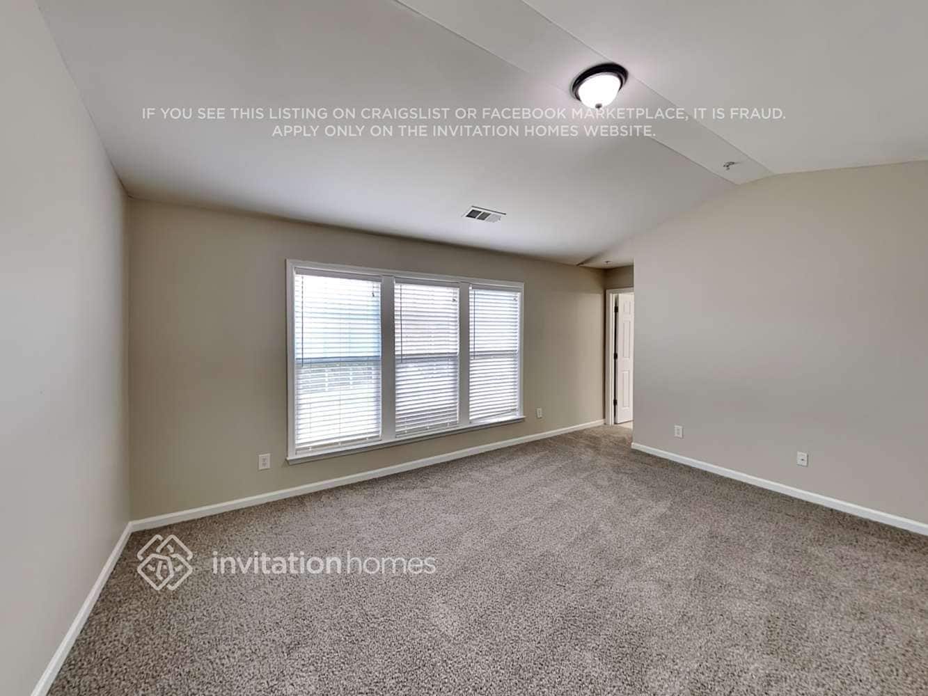 Building Photo - 320 Balaban Cir