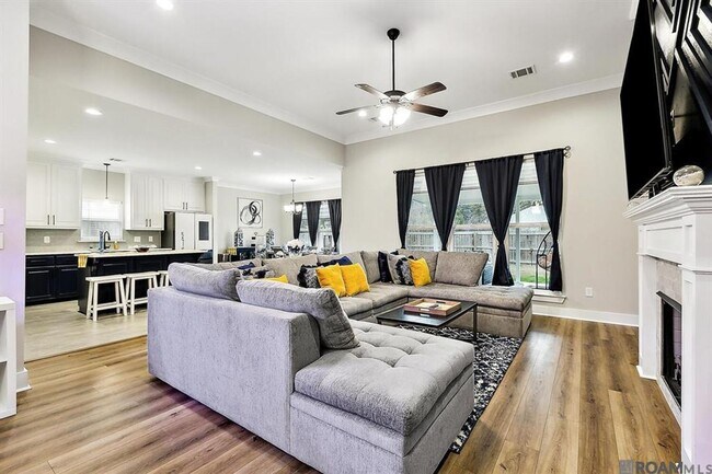Building Photo - Exquisite 5-Bedroom Home in Denham Springs with Premium Features