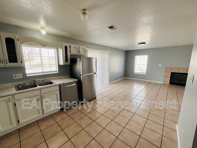 Building Photo - 1225 11th St SE