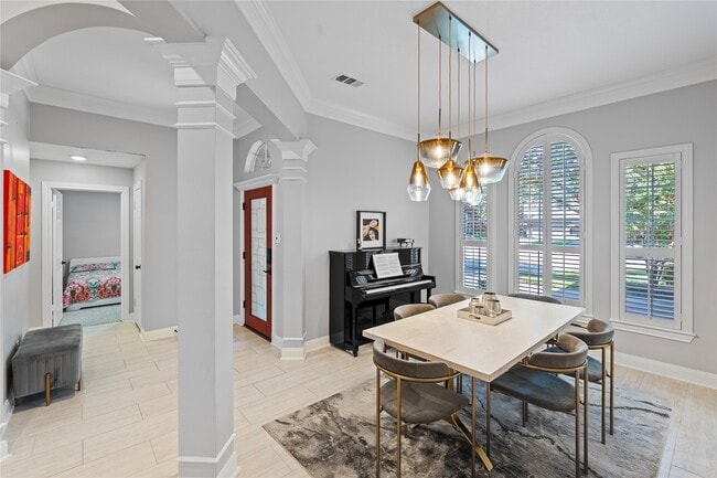 Building Photo - 14215 Scarborough Fair St