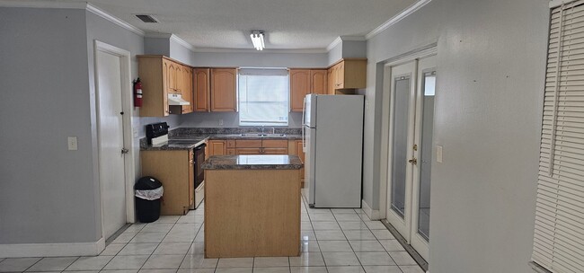 Building Photo - 3 BED / 2 BATH / 1 CAR GARAGE HOUSE (KISSIMMEE)