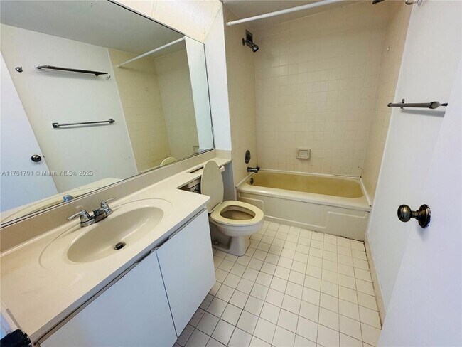Building Photo - 18071 Biscayne Blvd