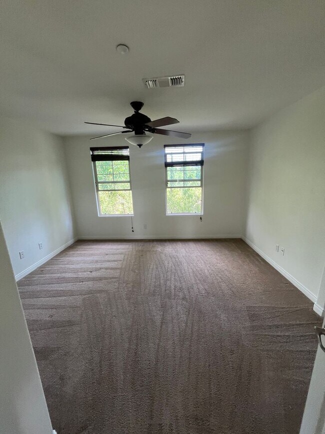 Building Photo - 2544 Escala Cir
