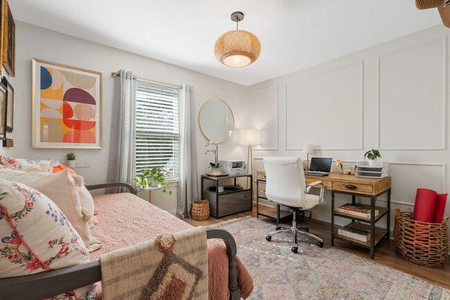 Building Photo - 115 E Pathfinders Cir