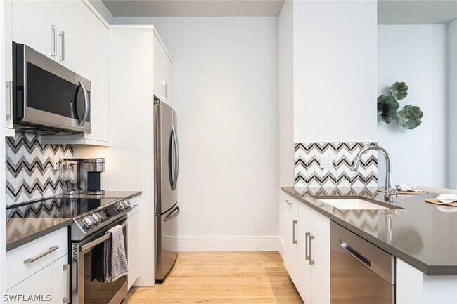 Building Photo - 101 8th St S