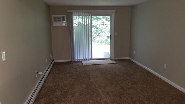 Building Photo - First floor, garden style condominium