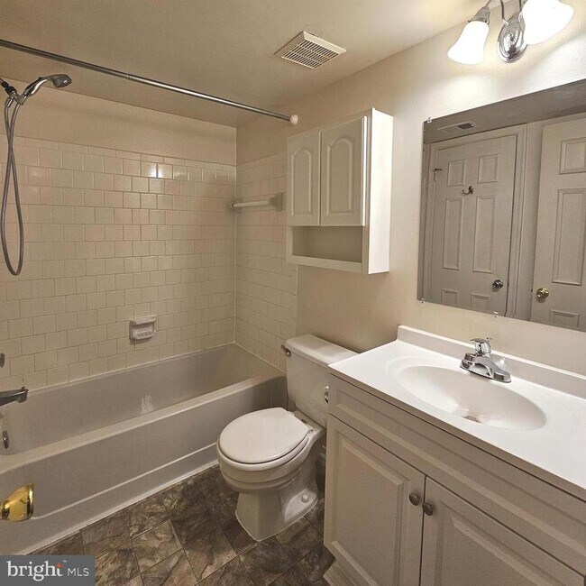 Building Photo - 7754 New Providence Dr
