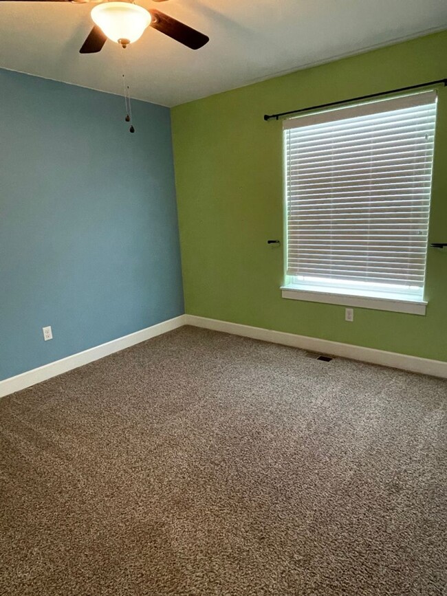 Building Photo - Beautiful Single Family Home!