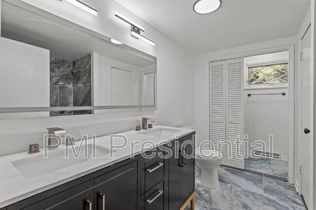 Building Photo - 4560 E Williamsburg Rd