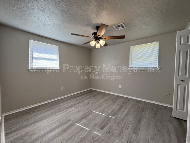 Building Photo - 2403 Muzzy St