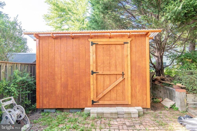 Building Photo - 8120 Drayton Ln