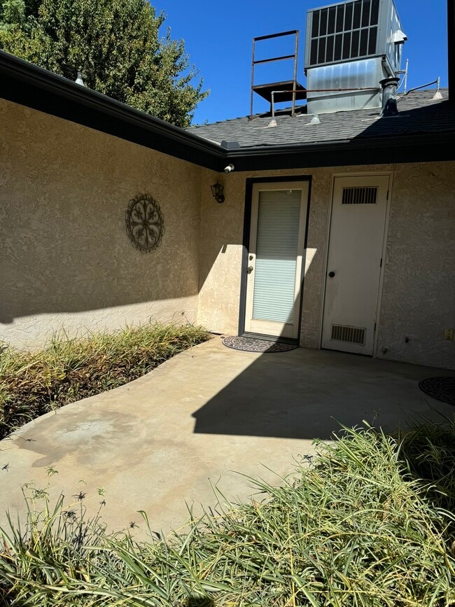 Building Photo - 3650 W Beechwood Ave