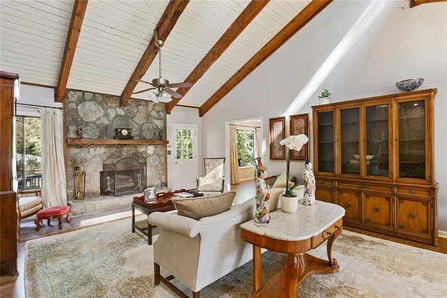 Building Photo - 586 Starlight Dr NE