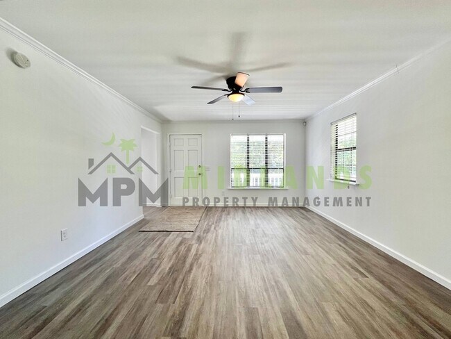 Building Photo - 746 Madera Rd