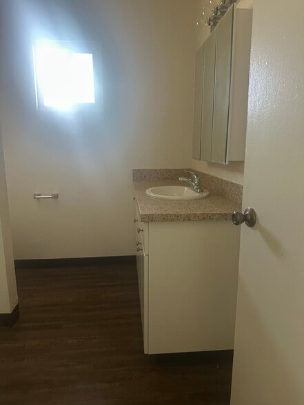 Building Photo - 417 E Badillo St