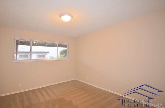 Building Photo - 8745 SW Beaverton Hillsdale Hwy