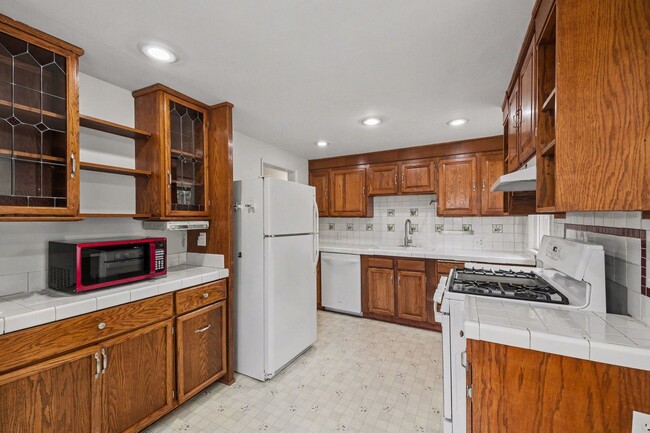 Building Photo - 3bd/1.75ba Seattle Home