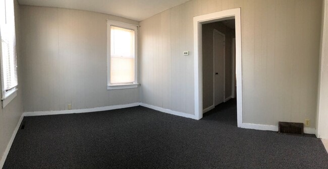 Building Photo - 1-Bed House in Reinbeck
