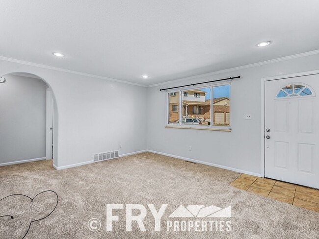 Building Photo - Updated Duplex on Large Lot in Great Location