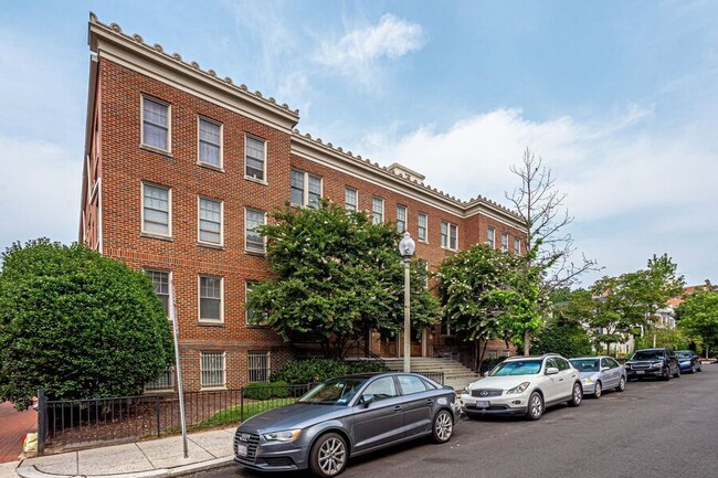 Building Photo - Amazing One-Bedroom Adams Morgan Unit! - W...