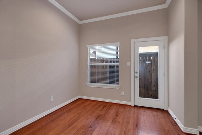 Building Photo - 3414 Home St