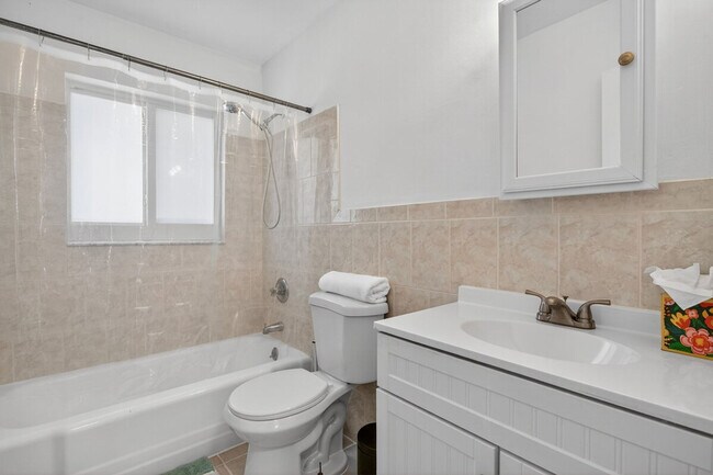 Building Photo - 2270 SE 5th St