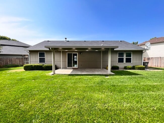 Building Photo - 13037 W Peachleaf Ct