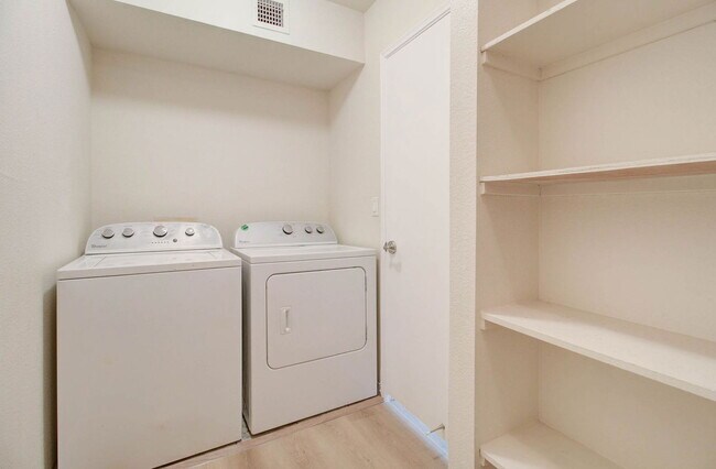 Building Photo - 4704 E Paradise Village Pkwy N