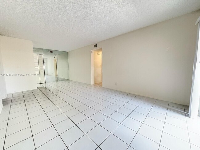 Building Photo - 704 Gardens Dr