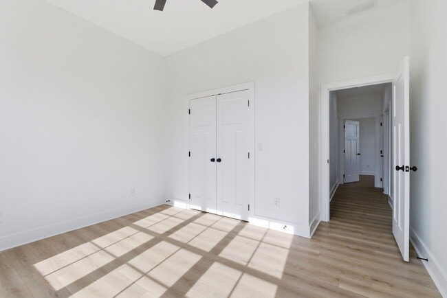 Building Photo - 406 Cheyenne Ct