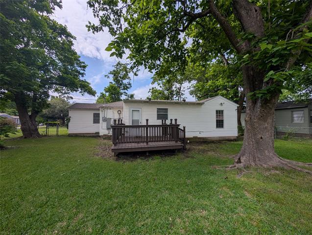 Building Photo - 1605 Maple Dr